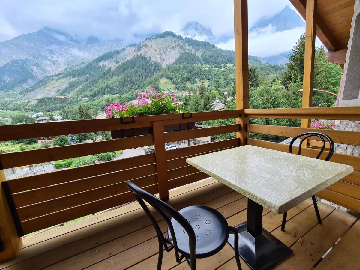 Hotel Aigle Courmayeur Exterior photo